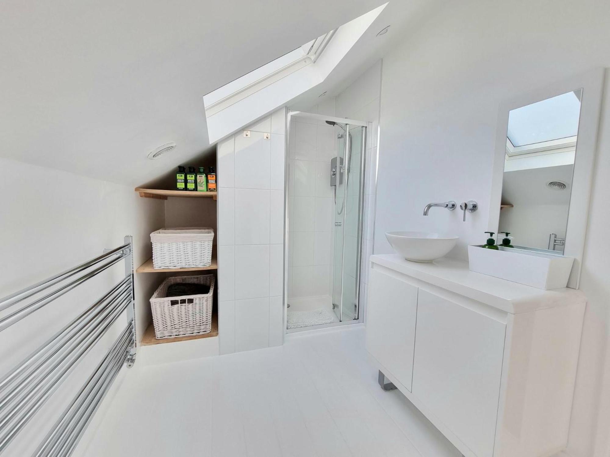 West Hill Retreat Seaview Balcony Chic Loft Studio & Free Parking Newport Beach Exterior foto