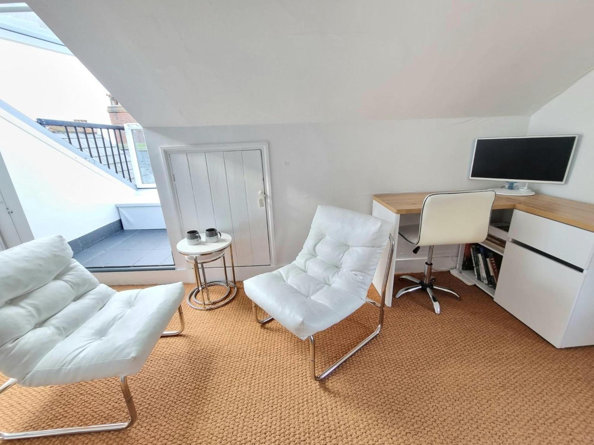 West Hill Retreat Seaview Balcony Chic Loft Studio & Free Parking Newport Beach Exterior foto