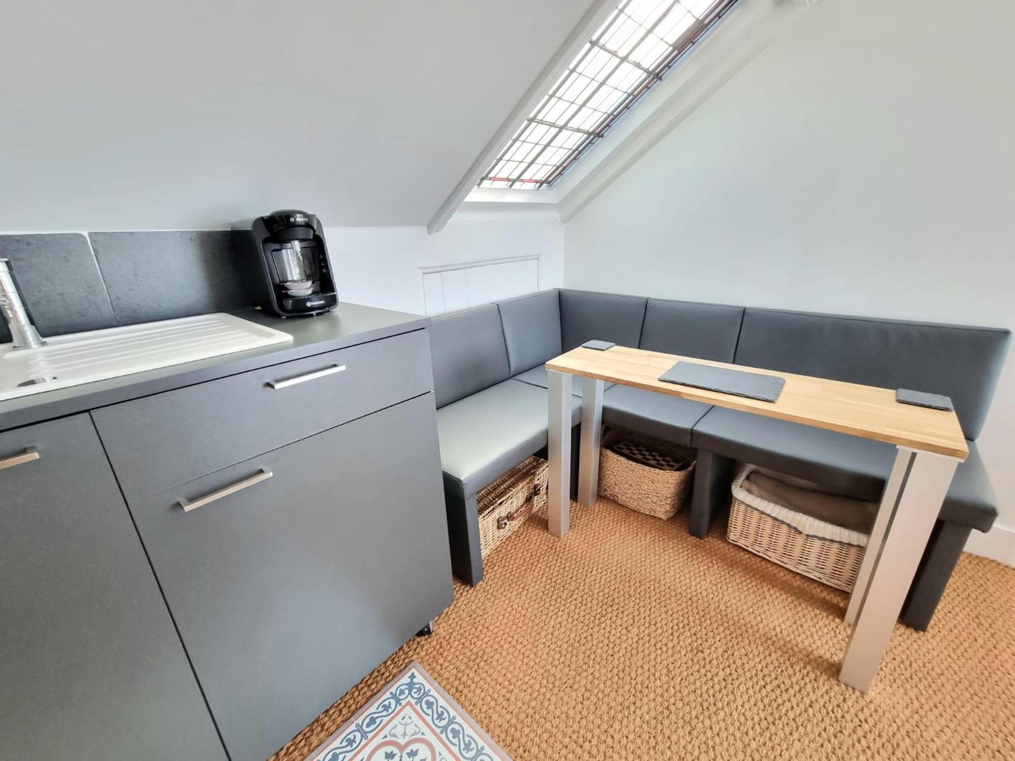 West Hill Retreat Seaview Balcony Chic Loft Studio & Free Parking Newport Beach Exterior foto