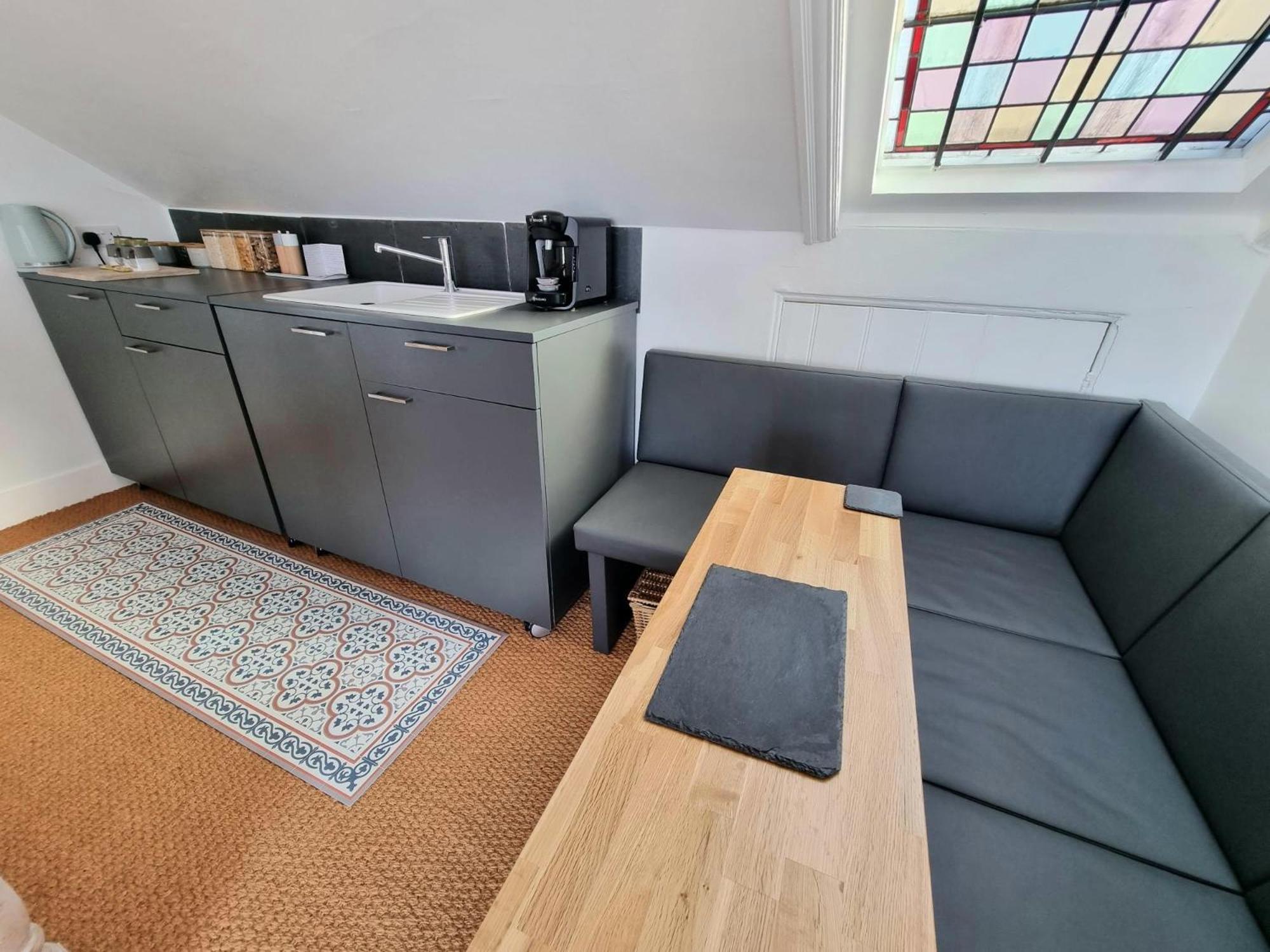 West Hill Retreat Seaview Balcony Chic Loft Studio & Free Parking Newport Beach Exterior foto